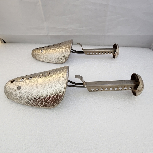 Vtg A&J Hammered Metal Shoe Tree Shaper Stretcher Adjustable Pair - Picture 3 of 10